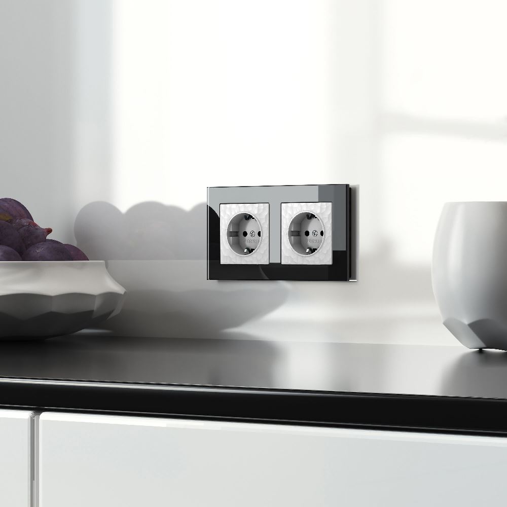 Рамка стеклянная Werkel Favorit на 2 поста Черный W0021108 — изображение 2