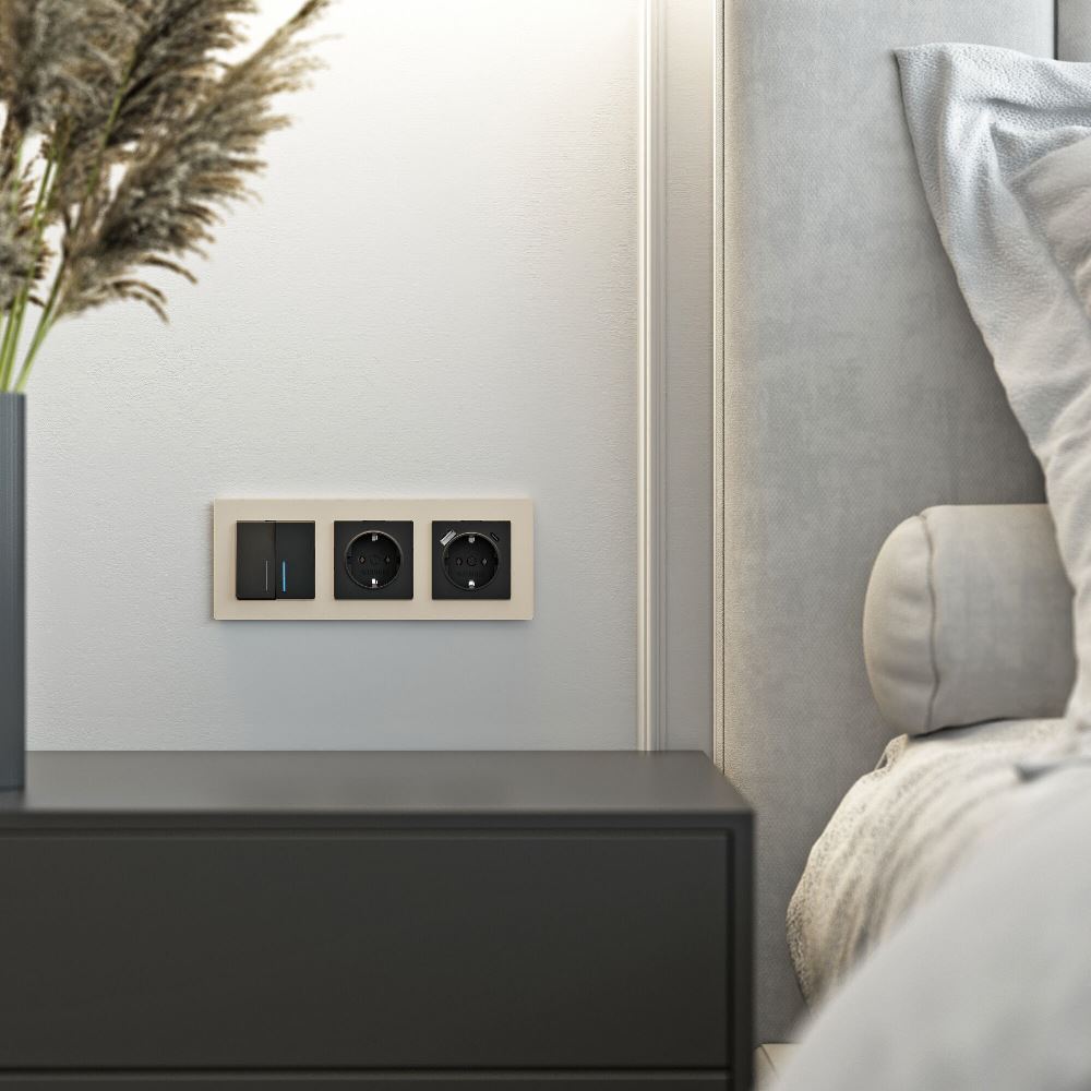 Рамка стеклянная Werkel Senso на 3 поста soft-touch Шампань W0033111 — изображение 2