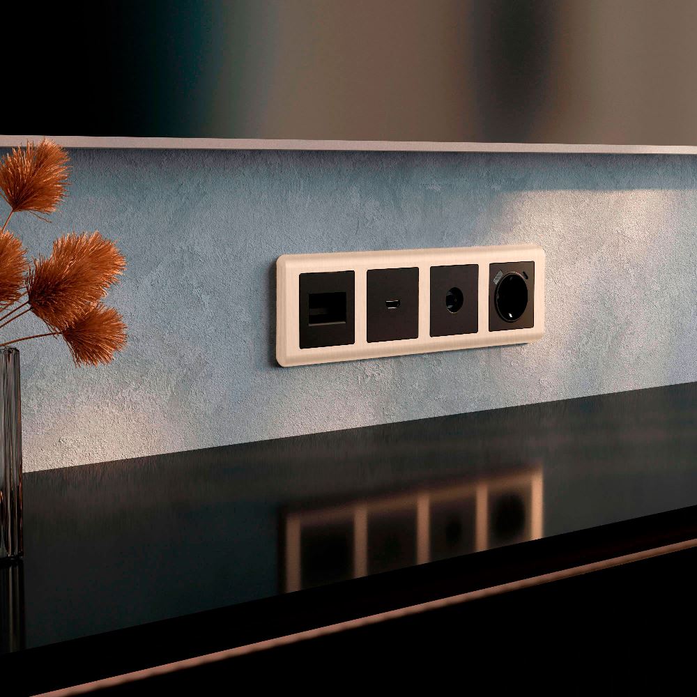 Рамка из поликарбоната Werkel Stream на 4 поста Шампань W0042111 — изображение 2