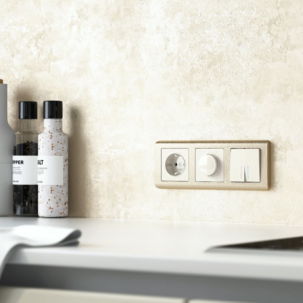 Розетка встраиваемая Werkel с заземлением и шторками Перламутровый рифленый W1171113 — изображение 2